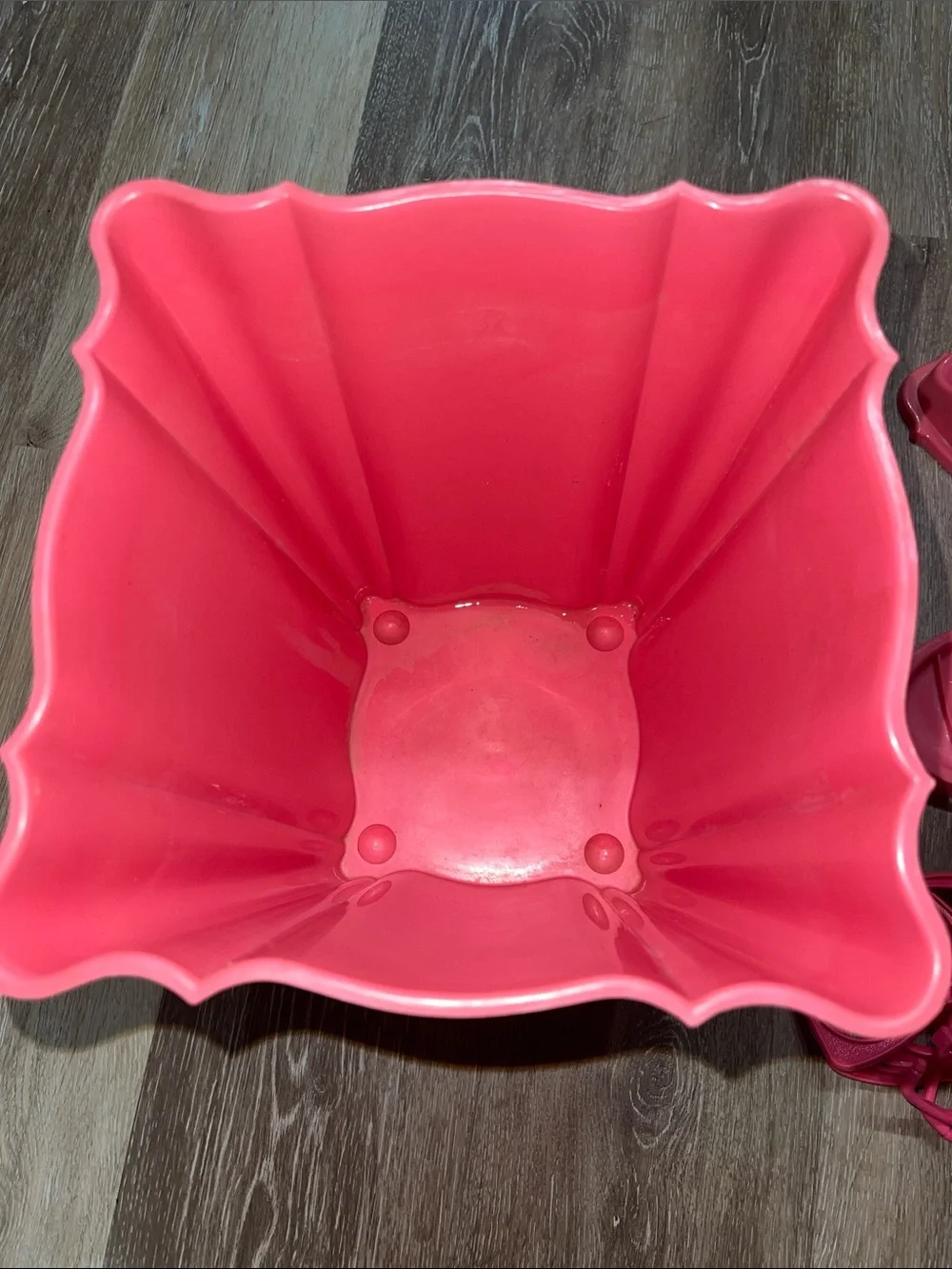 Vintage 50’s/60’s Pink Retro Bathroom accessories - Schwarz Bros Plastic